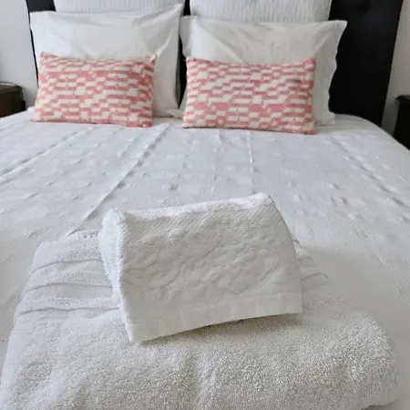 Апартаменты Lucinda's House *